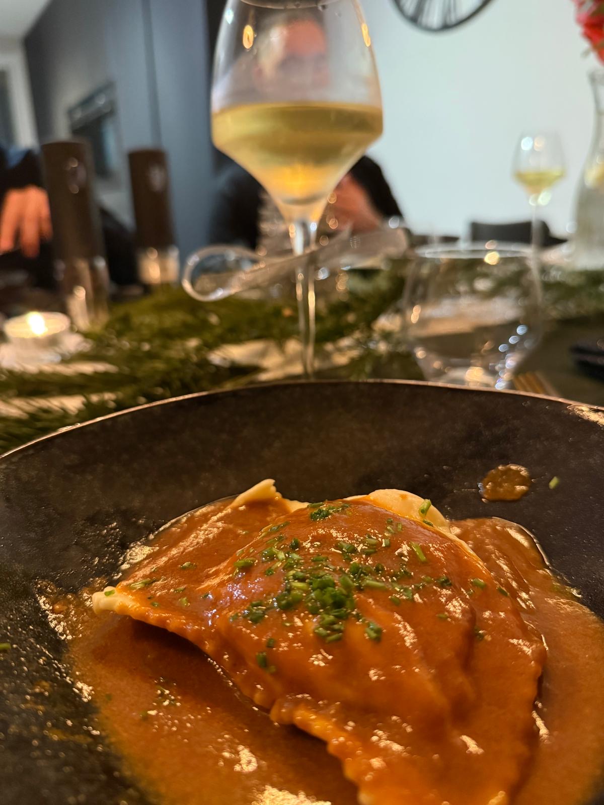 Ravioli met romige kreeftensaus en bieslook