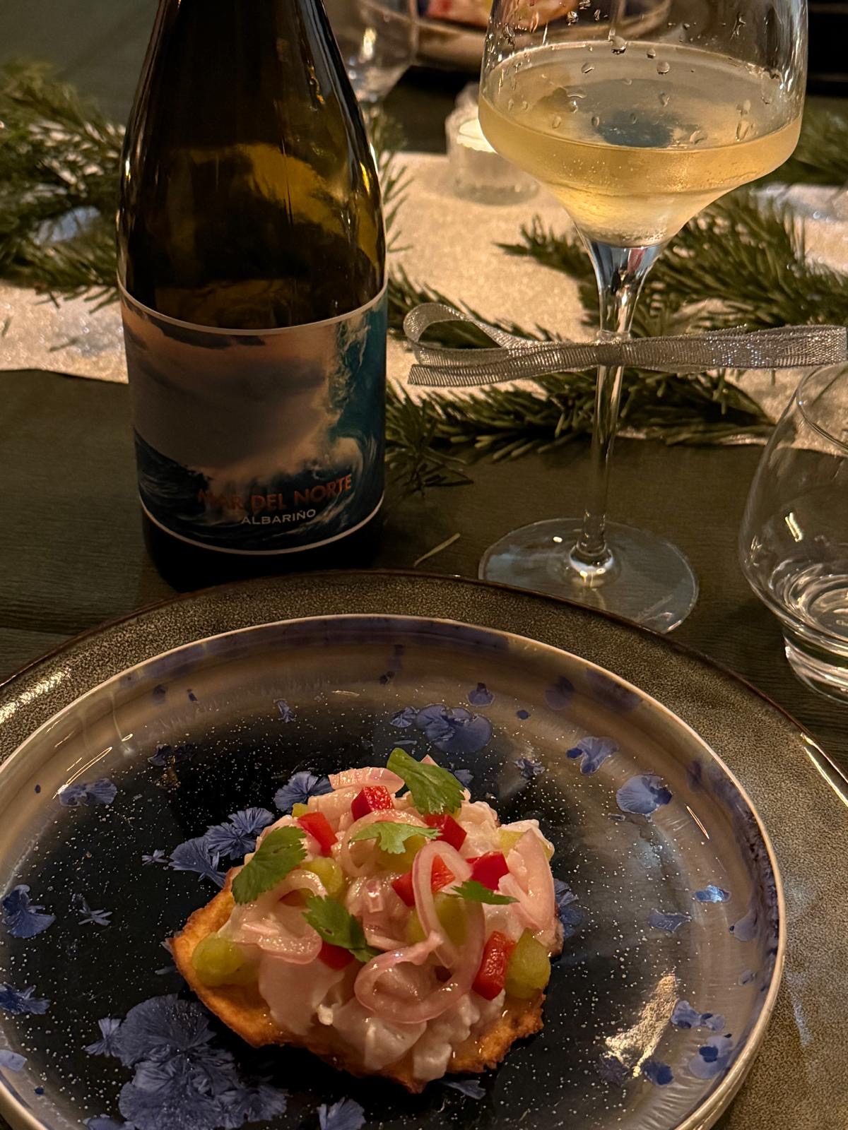 Ceviche op krokante basis met witte wijn