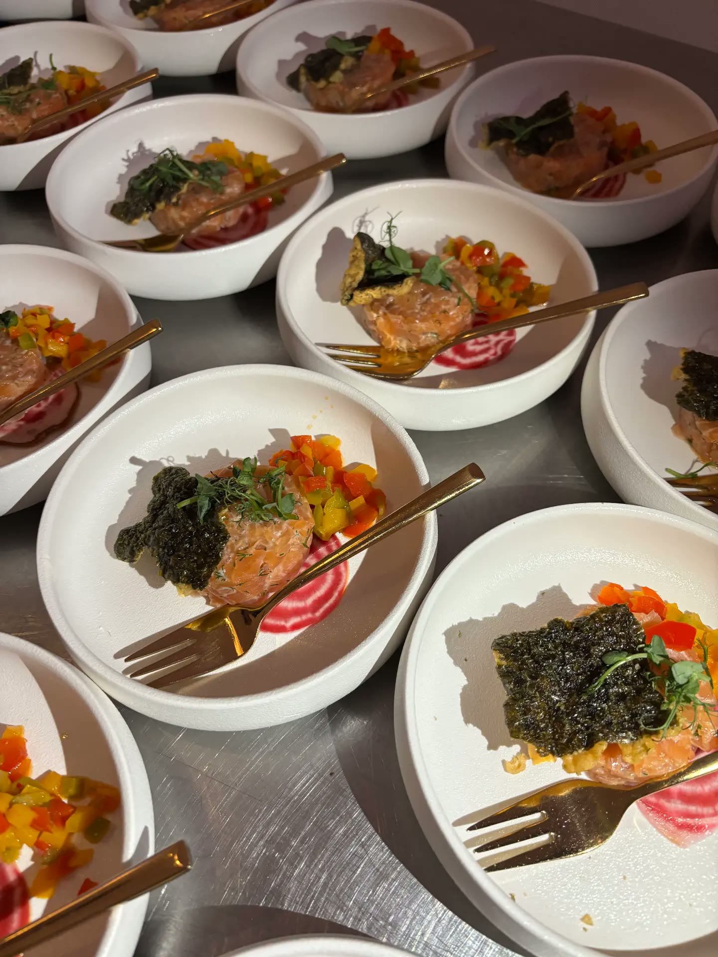 Zalmtartaar met paprika en nori